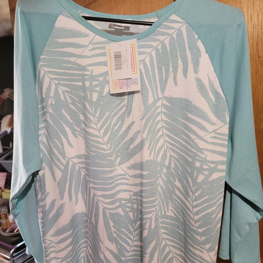 Lularoe 2XL Randy Tee NWT- Blue palm print